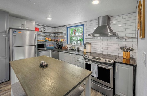 College Station Cabin | 6 Mi to Kyle Field! Pet-Friendly Getaway w/Yard