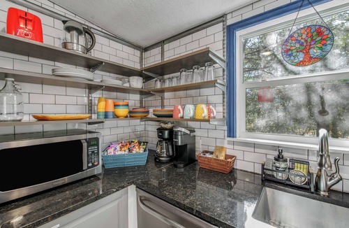 College Station Cabin | 6 Mi to Kyle Field! Pet-Friendly Getaway w/Yard