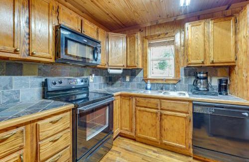 Poplarville House | 6 Mi to Main St Poplarville: Cabin w/Pasture View