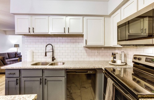 Bammel Condo | 6 Mi to Mercer Botanic Gardens, Sleek Unit w/Pool