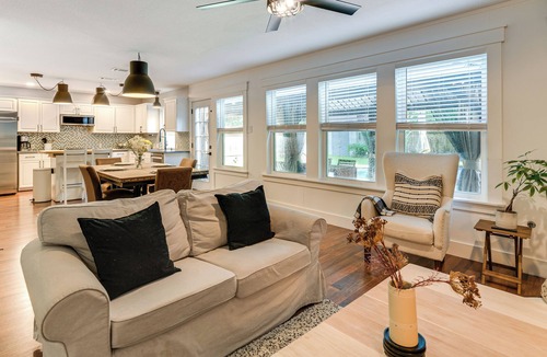 College Park House | 6 Mi to Northshore Park: Family Home w/Pool!