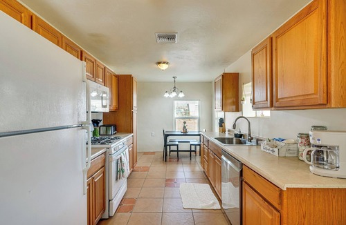 Bisbee House | 6 Mi to Old Bisbee! Charming Family Home w/Yard