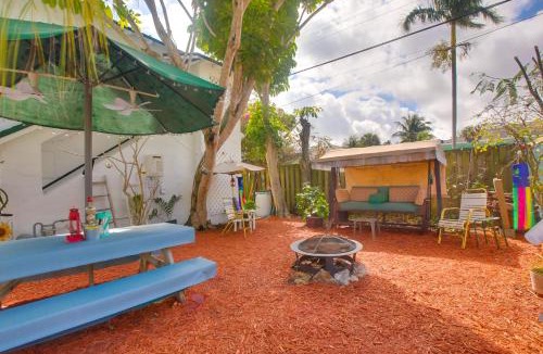 College Park Apartment | 6 Mi to Palm Beach: Studio w/Pool Access!