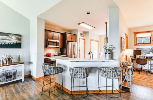 Mountain Air Condo | 6 Mi to Pisgah Nat'l Forest! Condo w/Serene Views