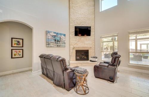 San Antonio House | 6 Mi to SeaWorld: Pet-Friendly Home w/Pool Access