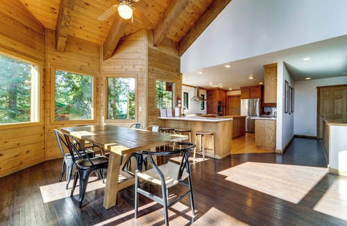 Kingswood Estates Cottage | 6 Mi to Ski Slopes! Family Tahoe Cabin w/3 Decks