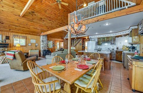 Speculator House | 6 Mi to Ski Slopes: 'Oak View' Lakefront Home!