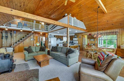 Speculator House | 6 Mi to Ski Slopes: 'Oak View' Lakefront Home!