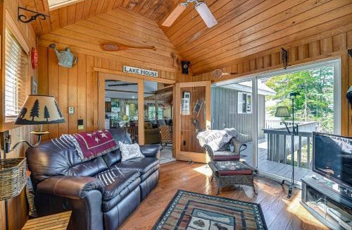 Speculator House | 6 Mi to Ski Slopes: 'Oak View' Lakefront Home!