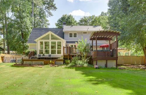 Snellville House | 6 Mi to Stone Mountain Park Home with Deck!