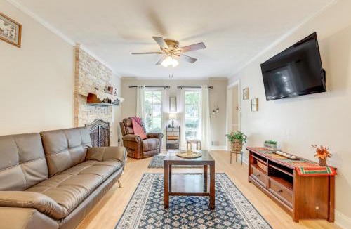 Snellville House | 6 Mi to Stone Mountain Park Home with Deck!