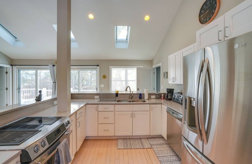 Lee Apartment | 6 Mi to Tanglewood! High-End Lee Apartment