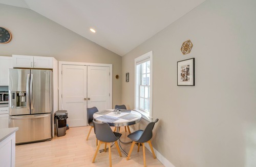 Lee Apartment | 6 Mi to Tanglewood! High-End Lee Apartment