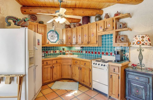 Raintree Apartment | 6 Mi to Texas Tech: Studio w/Shared Pool & Grill