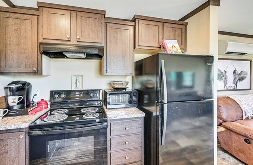 Copperas Cove Cabin | 6 Mi to Topsey Exotic Ranch: Retreat on 12 Acres!