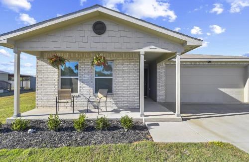 Bellmead House | 6 Mi to Waco! Home for Families + Pets