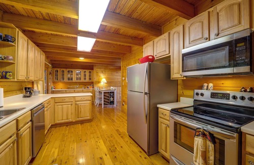 Butler House | 6 Mi to Watauga Lake: Scenic Butler Cabin