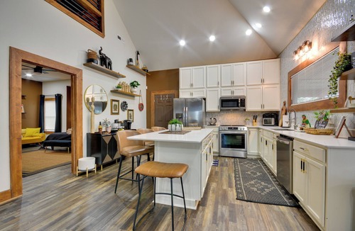 Greensboro House | 6 Mi to Wet 'n Wild! Family Escape w/Yard & Deck