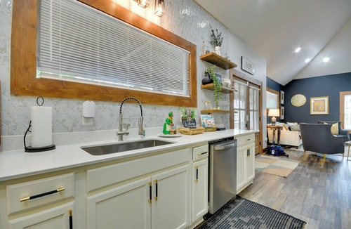 Greensboro House | 6 Mi to Wet 'n Wild! Family Escape w/Yard & Deck