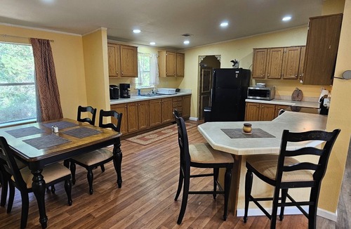 Navasota House | 6 miles from Renaissance Festival 3 Bedroom 2 Bath home on 2 acres