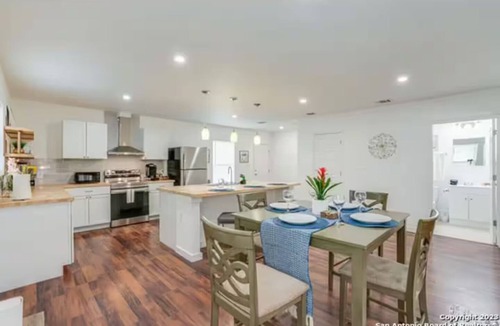 Highland Park House | 6 min downtown, Riverwalk & mo re