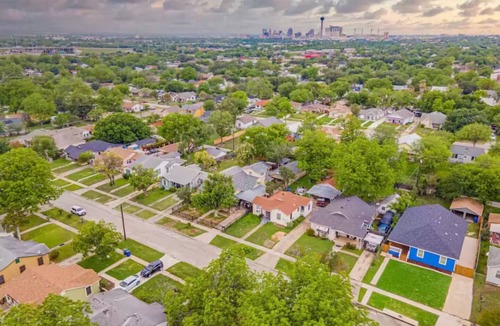 Highland Park House | 6 min downtown, Riverwalk & mo re
