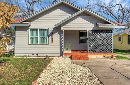 Riverside House | 6-min from Alamodome, 7-min from River Walk, and free coffee bar