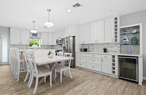 Pompano Isles House | 6 mins to Beach ~ Heated Pool ~ Dock ~ Paddleboards