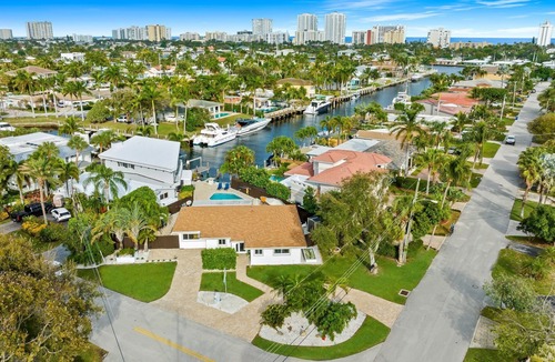 Pompano Isles House | 6 mins to Beach ~ Heated Pool ~ Dock ~ Paddleboards