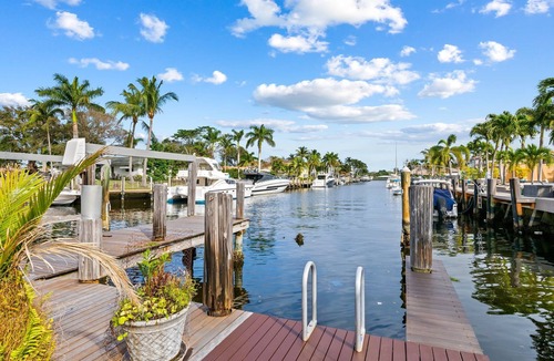 Pompano Isles House | 6 mins to Beach ~ Heated Pool ~ Dock ~ Paddleboards