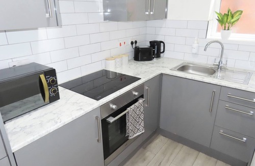 Sheldon Apartment | 6 Mins to NEC & BHX Studio FREE PARKING