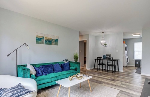 Downtown Apartment | 6 Mins Walk to Transfer Co Food Hall/Downtown #A