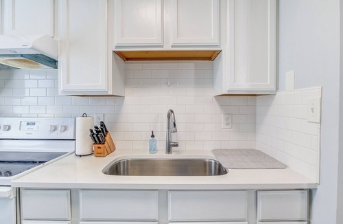 Downtown Apartment | 6 Mins Walk to Transfer Co Food Hall/Downtown #A