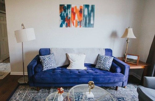 Downtown House | 6 Mins Walk to Transfer Co Food Hall/Downtown #B
