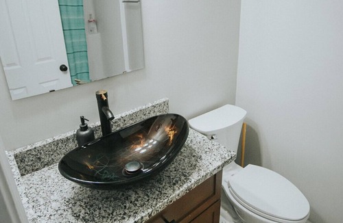 Downtown House | 6 Mins Walk to Transfer Co Food Hall/Downtown #B