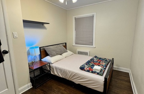 Hicksville House | #6 Nice Private room with queen bed
