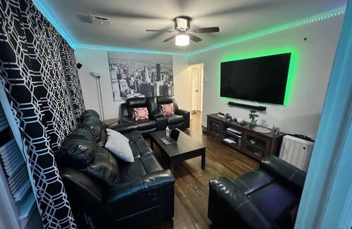 Hicksville House | #6 Nice Private room with queen bed