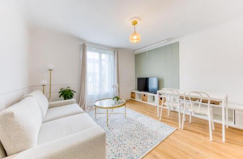 Le Perreux-sur-Marne Apartment | 6 people RER A Disney-Paris video-projector Wifi