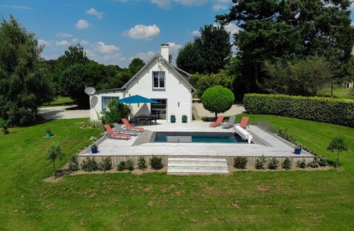 Saint-Martin-le-Bouillant House | 6-person gîte with terrace and heated swimming pool 40km from Mont Saint Michel