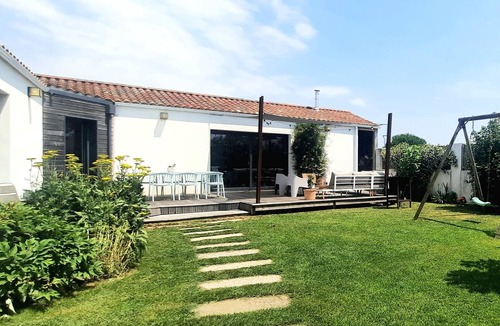 Les Conches House | 6-person family home between forest and beach