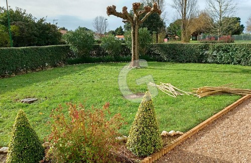 Saint-Vincent-sur-Jard House | 6-person house 900m from beach, terraces, parking, pet-friendly