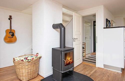 Skødshoved Strand House | 6 person holiday home in Knebel