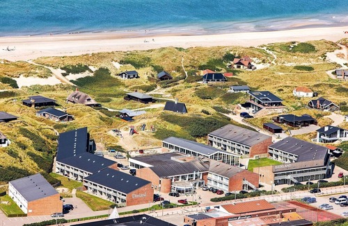 Sondervig Apartment | 6 person holiday home on a holiday park in Ringkøbing