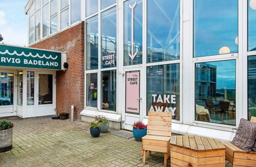 Sondervig Apartment | 6 Person Holiday Home on a Holiday Park in Ringkobing