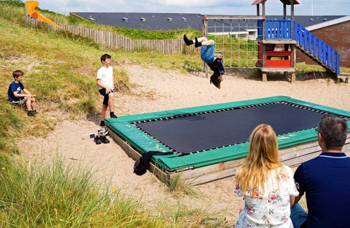 Sondervig Apartment | 6 Person Holiday Home on a Holiday Park in Ringkobing