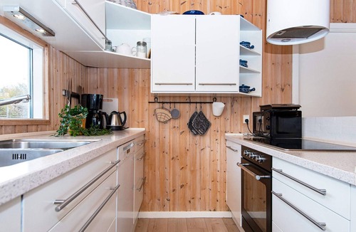 Skødshoved Strand House | 6 person holiday home in Knebel