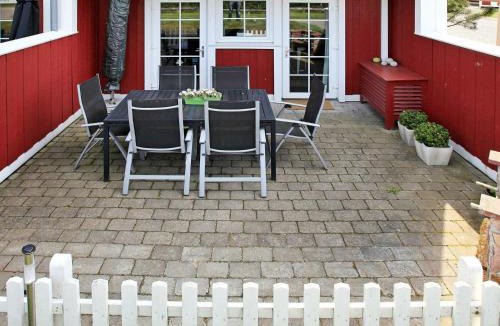 Blavand Apartment | 6 person holiday home in Bl vand