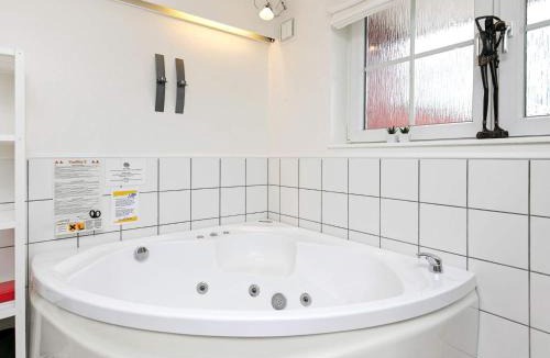 Blavand Apartment | 6 person holiday home in Bl vand
