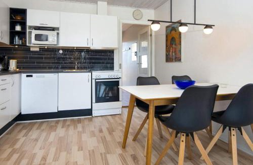 Bønnerup Strand Apartment | 6 person holiday home in Glesborg