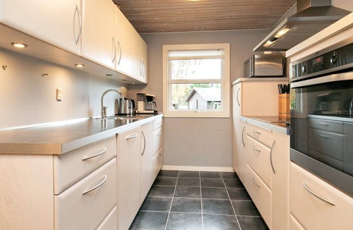Hou House | 6 person holiday home in Hals